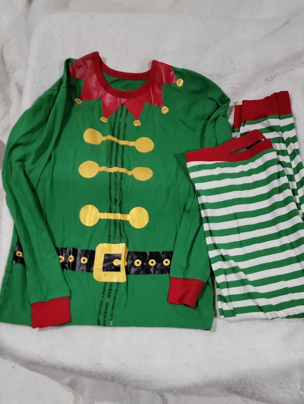 Wondershop Green Long-Sleeve Holiday Top with Red Trim Mens Medium Festive